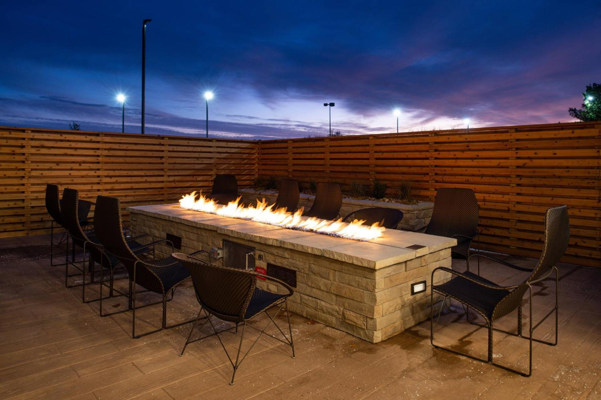 Courtyard Kansas City Olathe Esterno foto